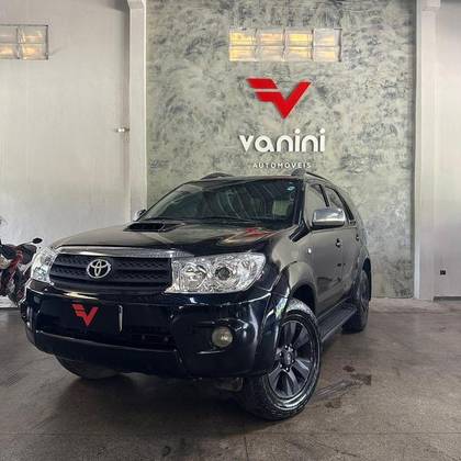 TOYOTA HILUX SW4 3.0 SRV 4X4 7 LUGARES 16V TURBO INTERCOOLER DIESEL 4P AUTOMÁTICO